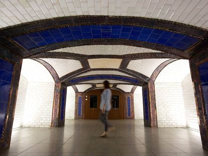 Antiguo vestibulo de la esi&oacute;n de metro de Pacifico que fue obra del arquitecto Antonio Palacios. 