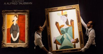 Subasta de dos obras de Modigliani's (izquierda) y Picasso en Sotheby (Londres), en octubre de 2015.