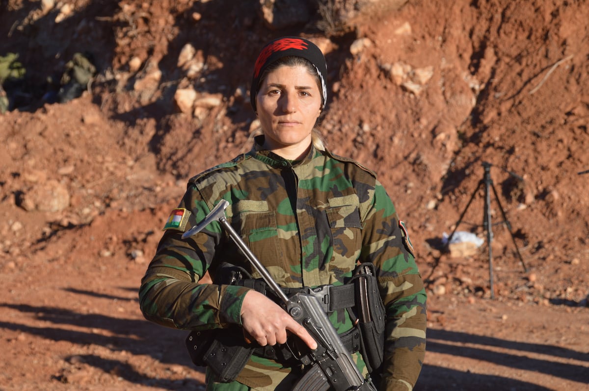 Mujeres manifestantes en Irán y guerrilleros en las montañas del Kurdistán iraquí |  Internacional