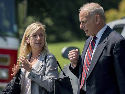 Kirstjen Nielsen con John Kelly, en agosto, al que sustuir&aacute; en el Departamento de Seguridad Interior