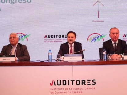 Ernesto Carella, presidente del AMA; Mario Alonso, presidente del ICJCE, y Eduardo Molina, presidente del Instituto de Censores Jurados de Cuentas de M&aacute;laga.