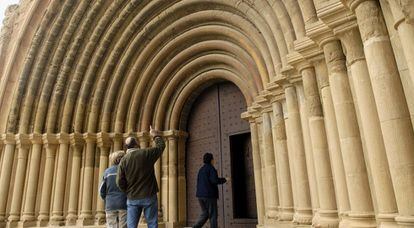 Portada del monasterio de Santa Maria de Sijena, en Huesca.