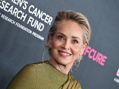 Sharon Stone acude a un evento de recaudación de fondos de la fundación Women's Cancer Research, el 16 de marzo de 2023 en Beverly Hills (California).