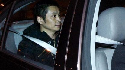 Gao Ping, en un vehículo, a la salida de la prisión de Villena en 2012. 