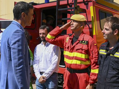 Pedro Sánchez visitaba el lunes la localidad castellonense de Bejís, afectada por un gran incendio forestal.