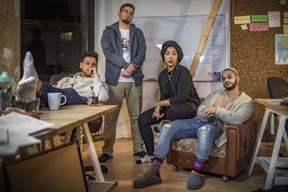 Miembros del colectivo audiovisual Datteltäter, que producen un exitoso vídeo semanal de sátira musulmana emitido por YouTube.