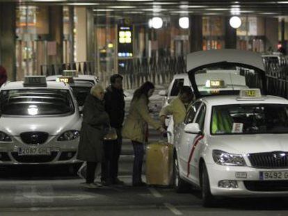 Parada de taxis en el aeropuerto de Barajas.