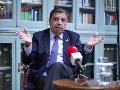 El ministro de Agricultura, Pesca y Alimentación, Luis Planas, durante una entrevista con Europa Press, en la sede del ministerio, el 26 de agosto pasado.