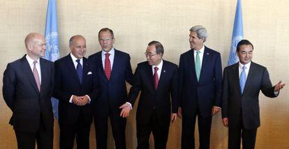 Los ministros de Exteriores de las cinco grandes potencias, con Ban.