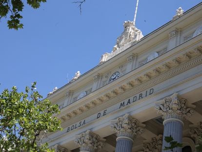 Fachada del Palacio de la Bolsa de Madrid.