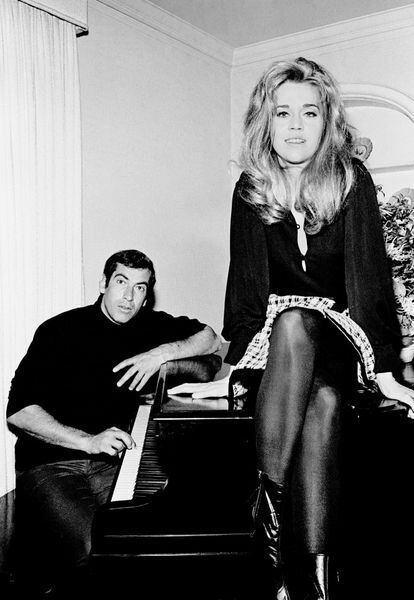 Tras conocerse durante el rodaje de ‘Barbarella’, en 1968, la actriz y el director de la película Roger Vadim se casaron en 1965. Un matrimonio que duraría ocho años, y del que nació su hija Vanessa. En la imagen, la intérprete estadounidense y el realizador francés, en 1970. 