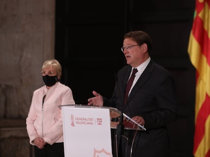 La consejera de Sanidad, Ana Barceló, y el presidente valenciano, Ximo Puig, en la noche del jueves en el Palau de la Generalitat.