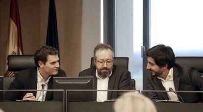 Albert Rivera, Juan Carlos Girauta y Toni Roldán, el martes en el Congreso.