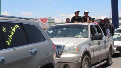 Caravanas de transportistas  organizar recorridos de autodefensas del transporte para hacer frente a extorsiones y asaltos en el municipio de Coacalco, Estado de México.