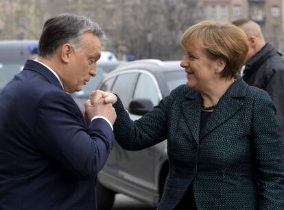 El primer ministre d'Hongria, Viktor Orbán, rep la cancellera Angela Merkel a Budapest.