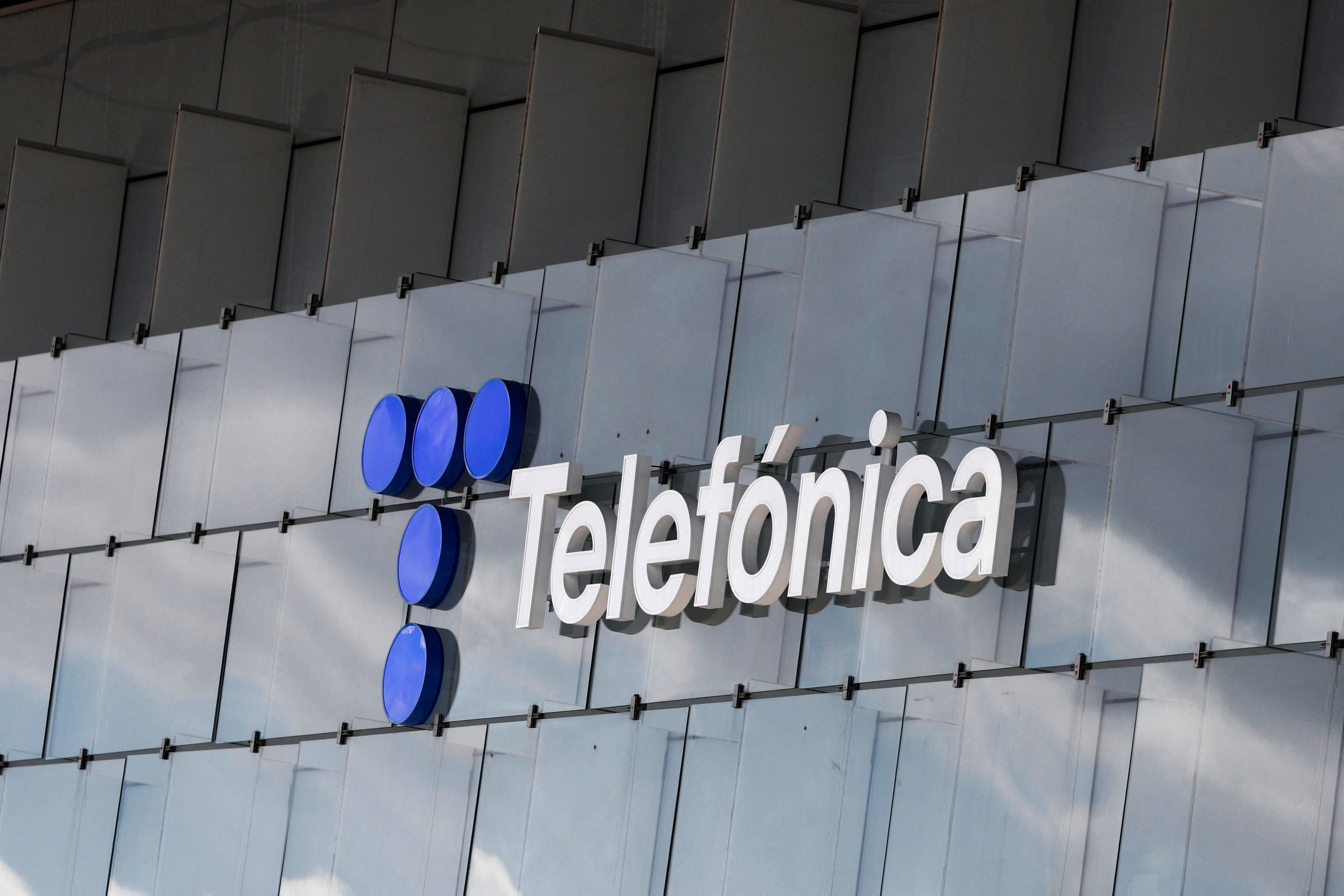 Criteria busca duplicar su presencia en Telefónica y superar también el 10%