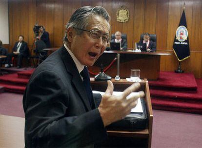 El ex presidente peruano Alberto Fujimori, durante su defensa.