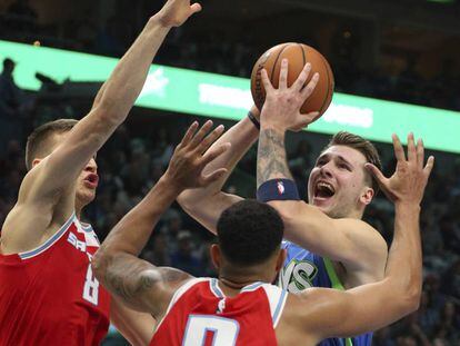 Doncic lanza ante Bogdanovic y Joseph.