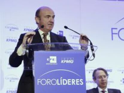 El ministro de Econom&iacute;a, Lu&iacute;s de Guindos, durante su intervenci&oacute;n en el primer Foro L&iacute;deres que organizan la Agencia Efe y KPMG