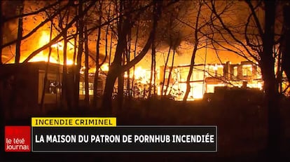 Una imagen de la televisora local que captó el incendio que destruyó la mansión del empresario del porno.