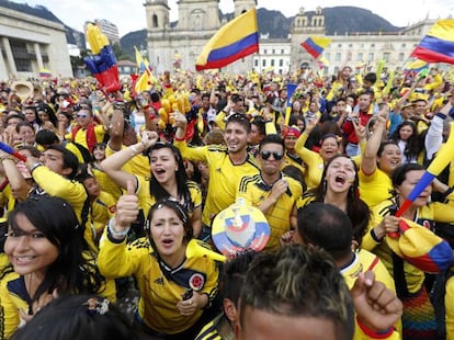 Aficionados colombianos celebran en Bogotá.