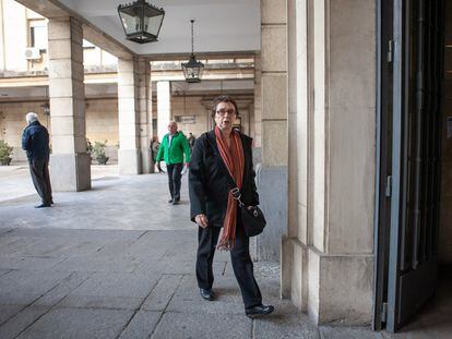 La exconsejera andaluza de Hacienda, Carmen Martínez Aguayo, a la entrada de la Audiencia Provincial de Sevilla.