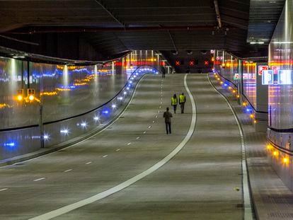 El túnel de Glòries, en Barcelona, dos días antes de su apertura al tráfico.