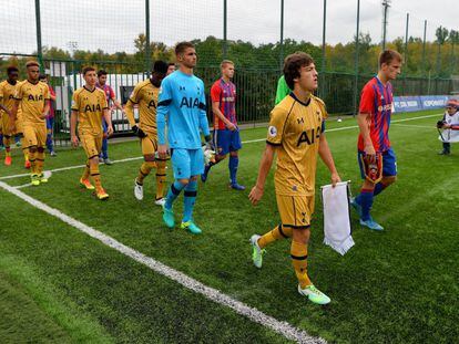 Los equipos del CSKA y el Tottenham en un partido de la Youth League.