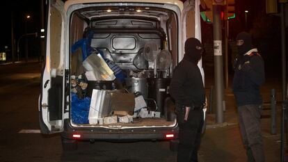 Los Mossos en una imagen de archivo en una operación contra el tráfico de marihuana.
