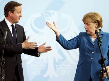 David Cameron y Angela Merkel ante la prensa en junio en Berl&iacute;n.
 
 
  