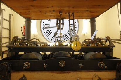 Maquinaria del reloj de la Puerta del Sol, fotografiada en 2008.