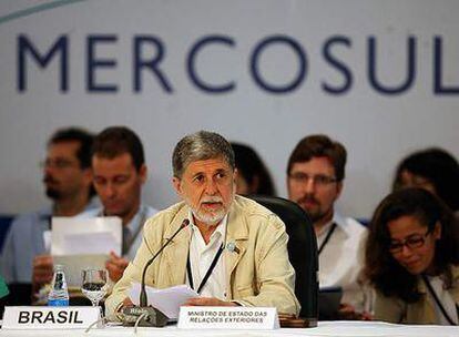 El ministro de Exteriores de Brasil, Celso Amorim, durante la sesión inaugural del Consejo del Mercado Común del Mercosur (CMC) que se lleva a cabo en la Costa do Sauípe, estado de Bahía (Brasil)
