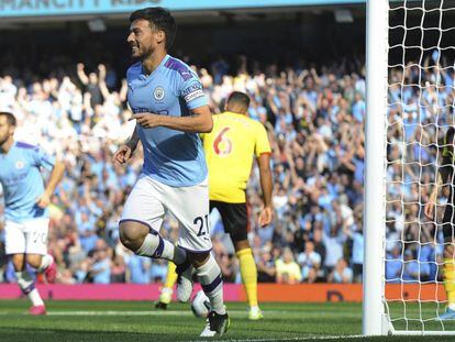 Silva celebra el primer gol del City al Watford.