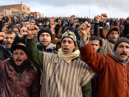 Protesta por la muerte de dos hermanos en el interior de una mina ilegal, en Yerada, Marruecos, en diciembre de 2017.