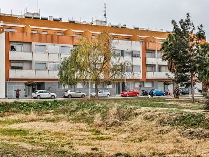 Fachada de los bloques de viviendas del municipio de Montserrat (Valencia), afectados por las ocupaciones irregulares y contratos de alquiler invalidados por un juzgado.