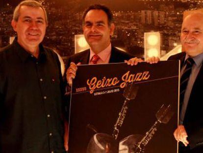Responsables de la organizaci&oacute;n y patrocinadores del Festival Internacional de Jazz de Getxo sostienen este martes el cartel de la pr&oacute;xima edici&oacute;n.