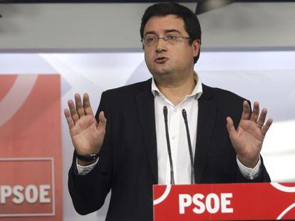 El secretario de Organización del PSOE, Óscar López, durante la rueda de prensa posterior a la reunión de la ejecutiva permanente.