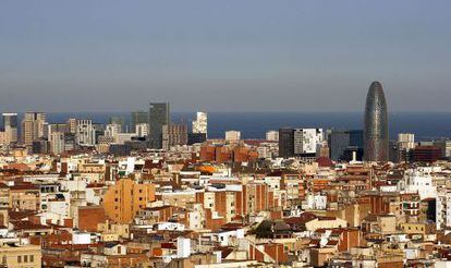 Vista de Barcelona, con la torre Agbar a la derecha.