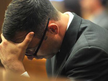 Oscar Pistorius en el juicio por el asesinato de su exnovia.