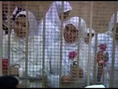 Un tribunal egipcio suaviza la dura pena a adolescentes islamistas por manifestarse