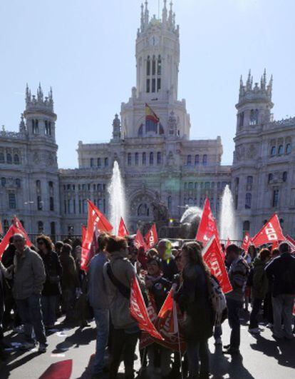 Concentración de sindicalistas, esta mañana en Cibeles.