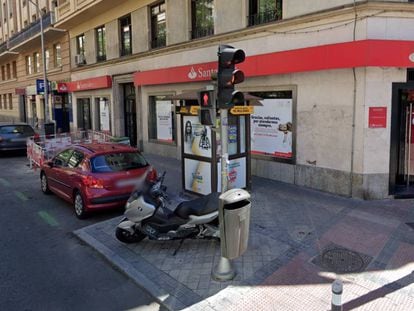 El quiosco de la ONCE de la calle Hilarión Eslava donde se encontró el cadáver del vendedor de cupones.