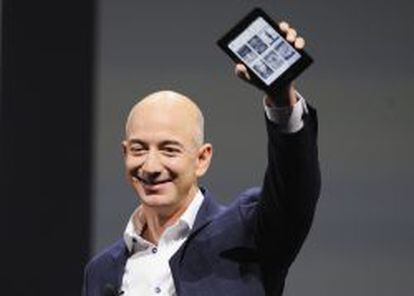 Jeff Bezos, presidente y fundador de Amazon, durante el lanzamiento de una de sus tabletas Kindle Fire.