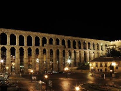 El acueducto por la noche. 