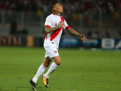 El delantero peruano Paolo Guerrero en un partido en octubre.