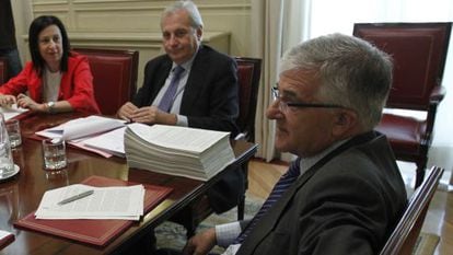 Margarita Robles, Antonio Dorado y Gonzalo Moliner, en un pleno del Poder Judicial.