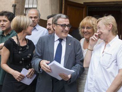 Dani Font, el primero por la izquierda, junto a otros cr&iacute;ticos y el alcalde de Lleida, &Agrave;ngel Ros, en el centro.