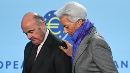 Christine Lagarde, presidenta del BCE, y el vicepresidente del supervisor, Luis de Guindos.