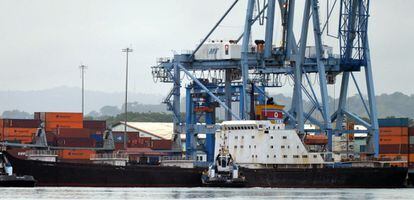 Fotografía del buque norcoreano retenido en las costas de Panamá.