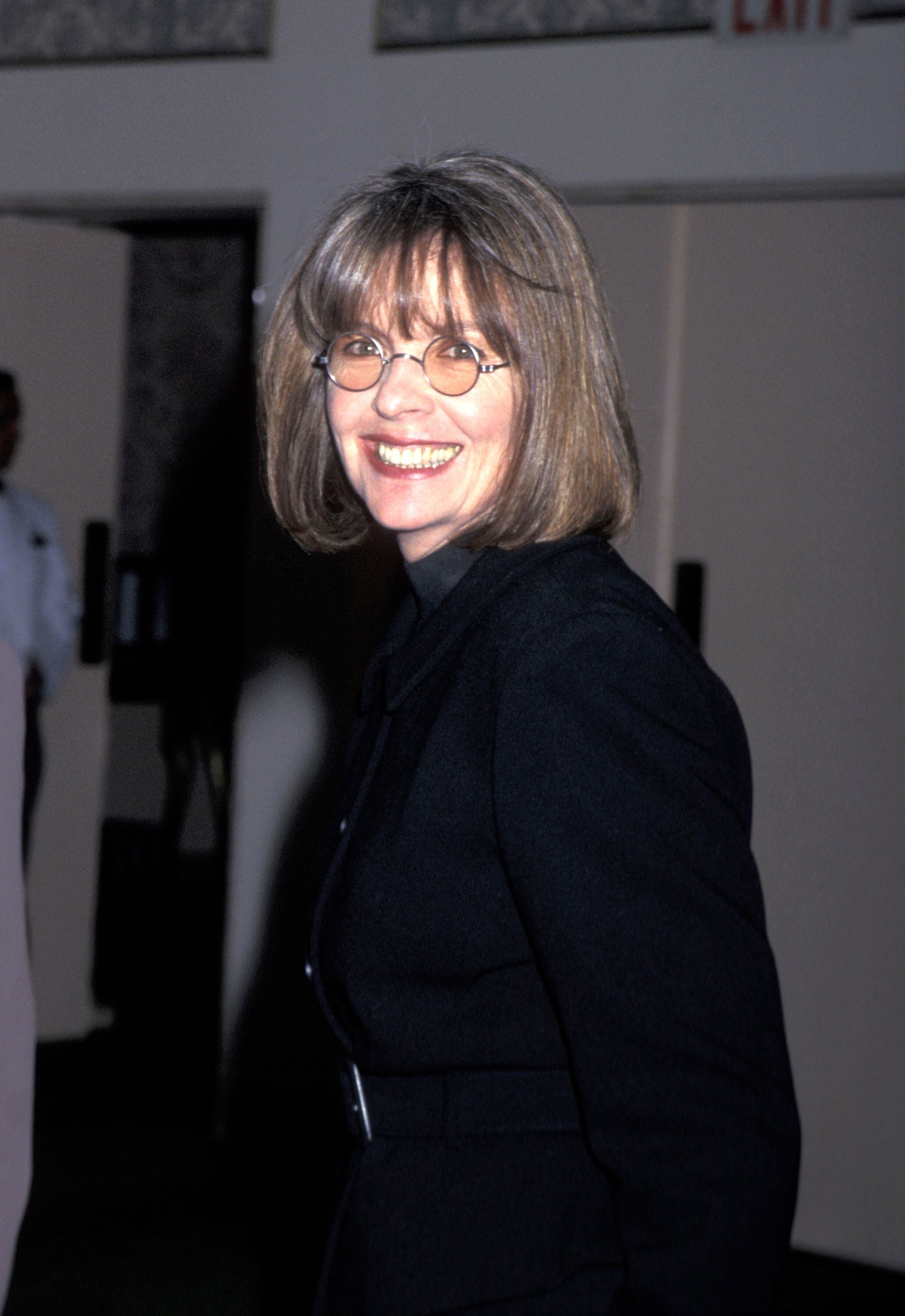 Diane Keaton posa para la prensa en 1995 durante la celebración de los premios Muse en Nueva York.